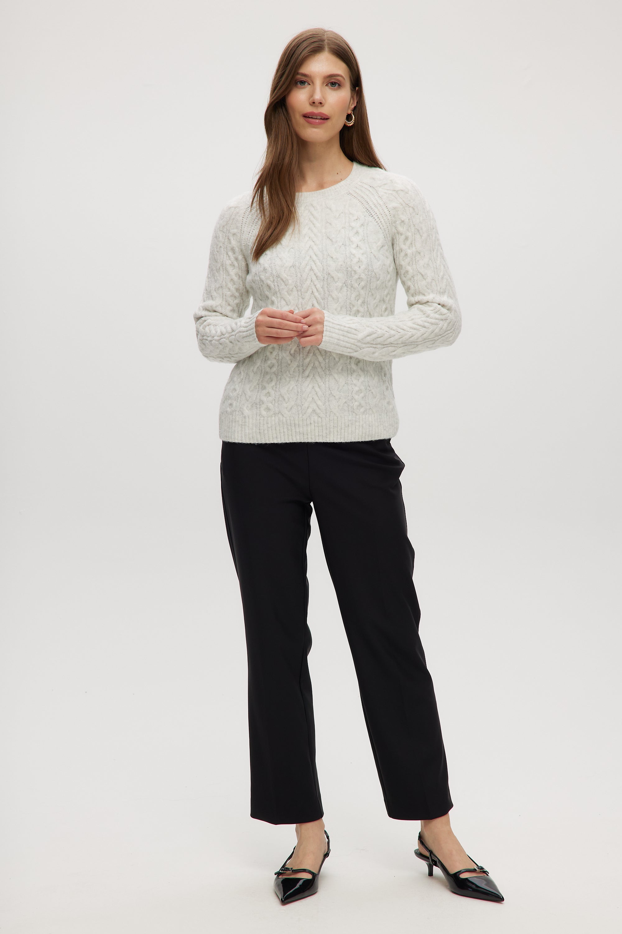 WHITE CABLE KNIT CREW NECK SWEATER Hilary Radley WHITE CABLE KNIT CREW NECK SWEATER Hilary Radley