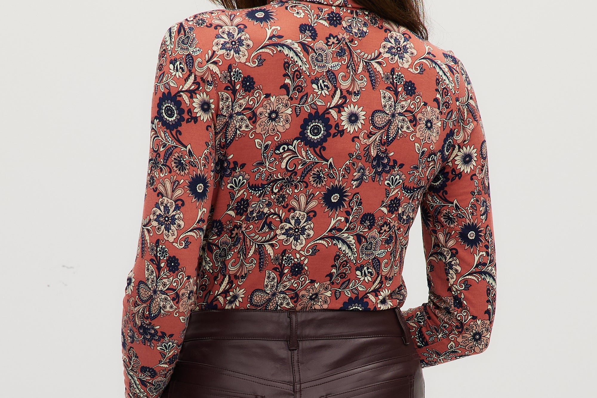 Navy Fitted turtleneck in vintage floral back