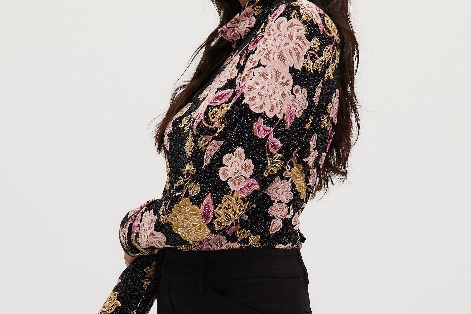 Blush Gold Fitted turtleneck in vintage floral side