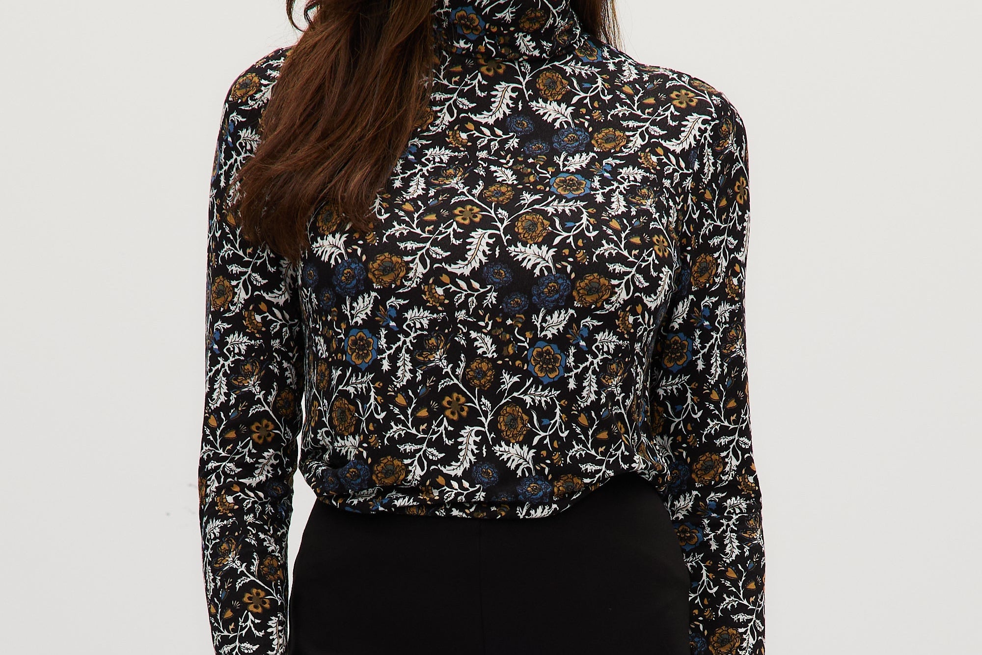 Blue Mustard Fitted turtleneck in vintage floral front