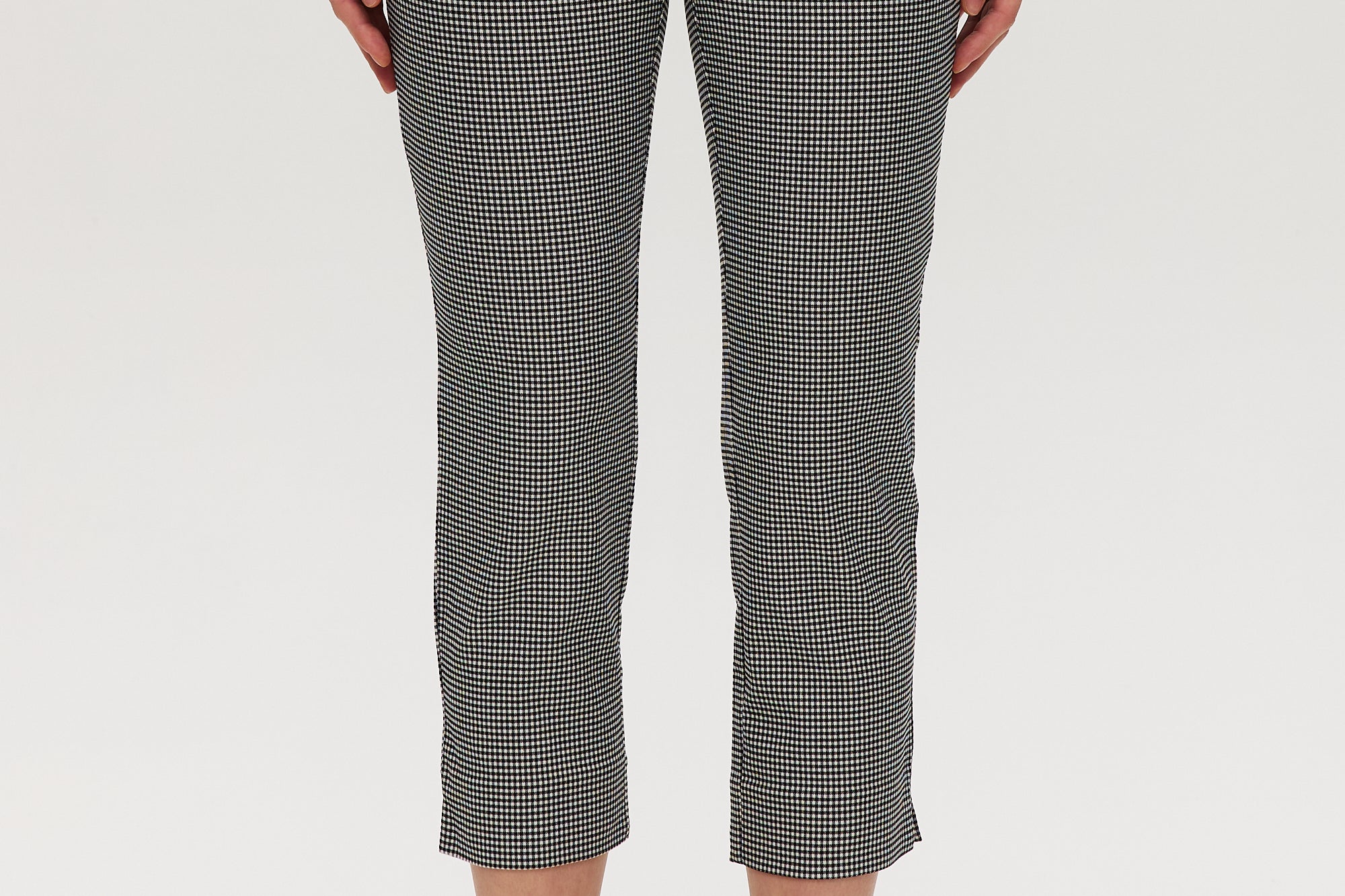 Black and off-white houndstooth super stretch pull-on capri with cropped length by Hilary Radley.