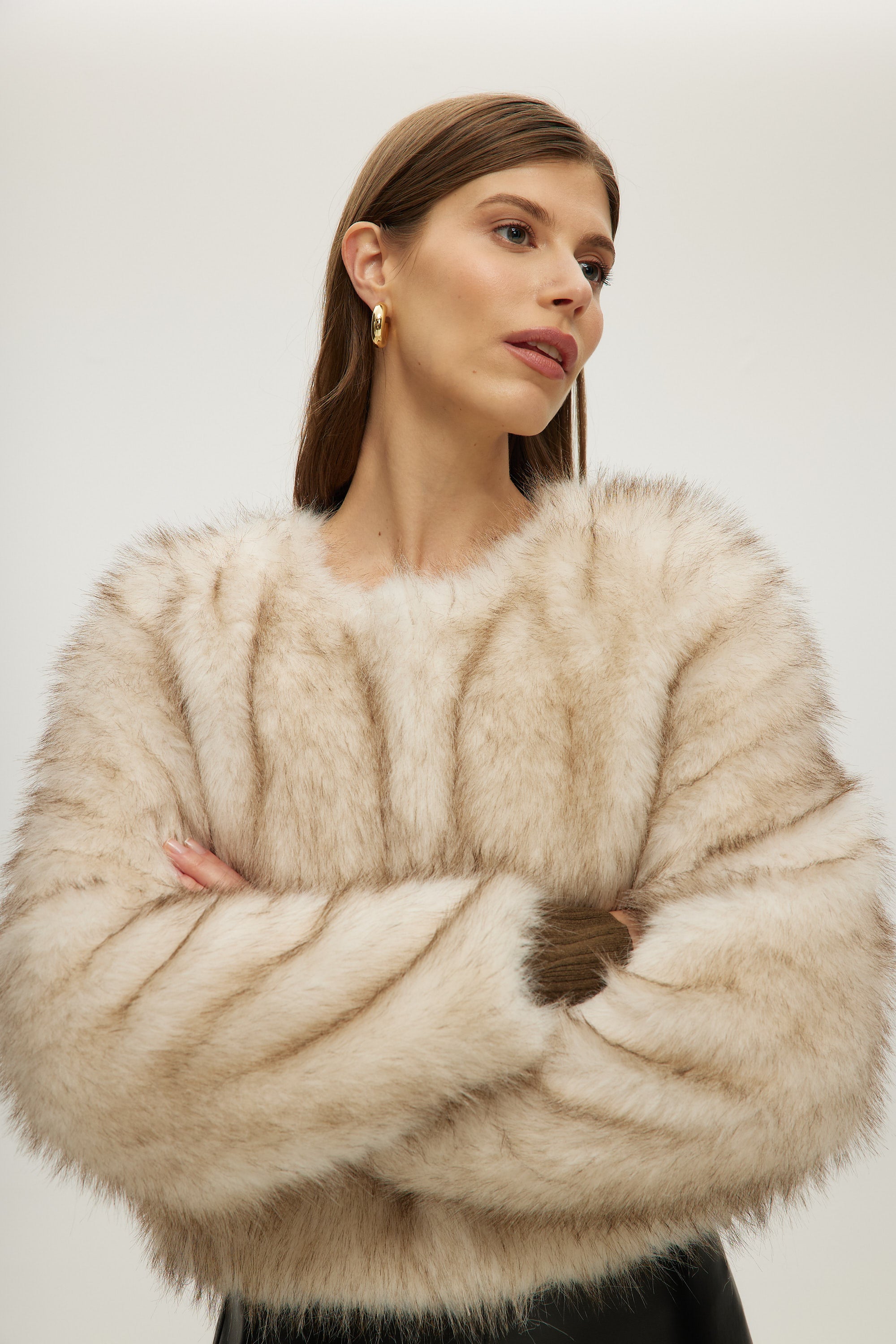 BEIGE SHORT VEGAN FUR JACKET